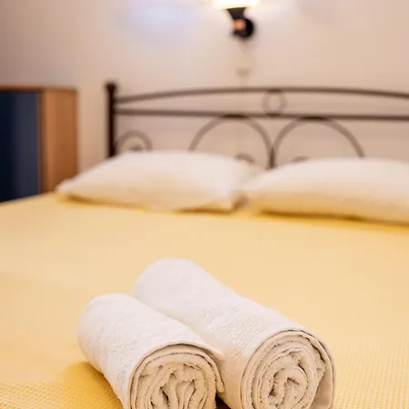 House For Two!! Angairiá